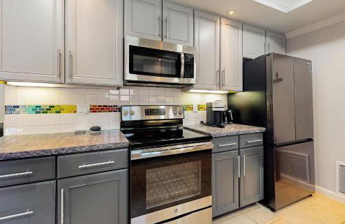 Snowbird-friendly home with private pool, spa, grill, enclosed backyard, WD, AC - Foto 9