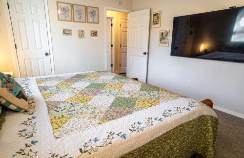 Main Retreat with King Bed in Master and has Garage - Photo 6