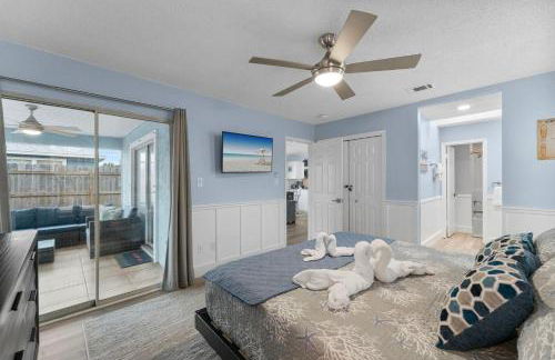 March Sale! Walk to Beach - Large Private Yard - Fire Pit - Dog Friendly - Foto 6