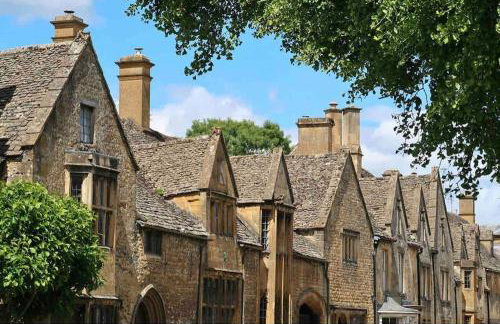 Freshly decorated apartment 10 mins from Cotswolds Child Friendly Great location with plenty of nearby free parking freestanding bath and outdoor private terrace area - Foto 19