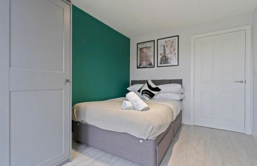 Exquisite 7 Bedroom 5 Bathroom House - Over 1900 sqft - Close to City Centre with Free Parking, Fast W-Fi and SmartTVs by Yoko Property - Foto 15