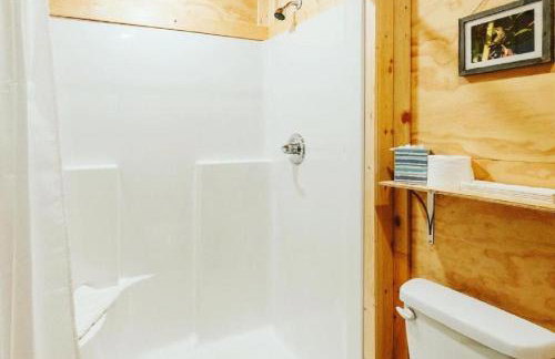 Fantastic Safari Tent Rental Ideal for Glamping in Missouri - Foto 9