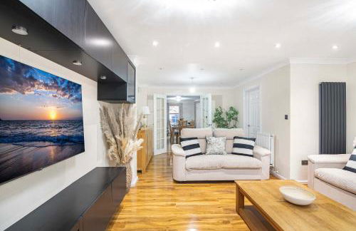 The Roost Group - 8-Bed Home, 5 Mins to M25&A13 - Foto 12