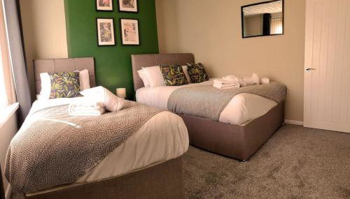 4 Bed - Parking - Near M4 - Ideal for Workers - Foto 3