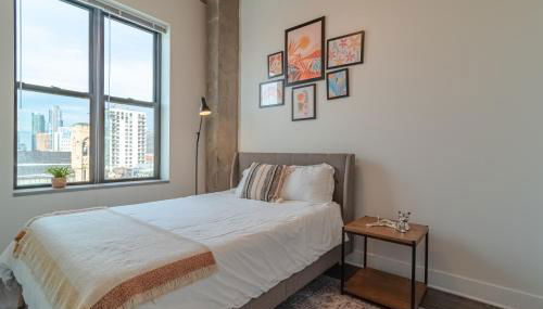 Modern 2BR Loft with Amazing City Skyline View and Optional Parking for 8 Guests Near McCormick Place and Soldier Field - Foto 4