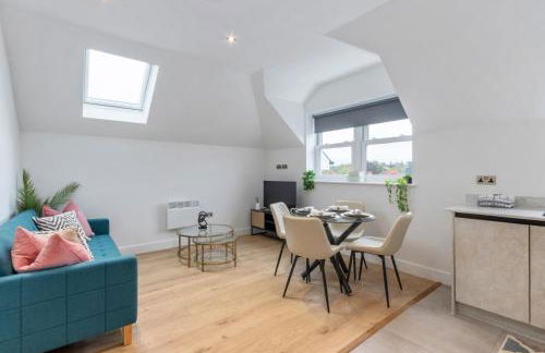 Luxury 2-Bedroom Apartment, Leatherhead, Sleeps 4 - Photo 18