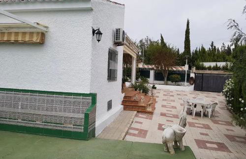 Chalet independiente en zona residencial rural con piscina privada - Foto 17