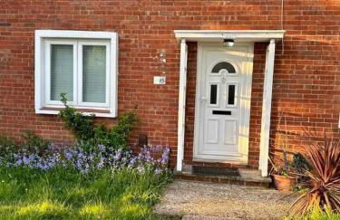 3 Bed House Sleeps 8 -Near Heathrow -Free Parking - Foto 20
