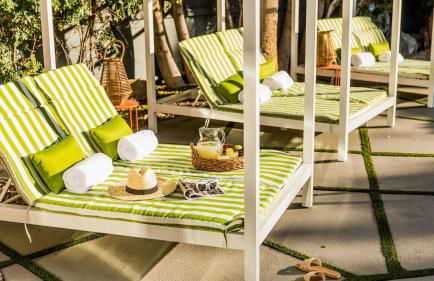 2 Rooms Sleeps 8 Retro Hotel w Pool Wesley King Studio Buyout by AvantStay - Foto 26