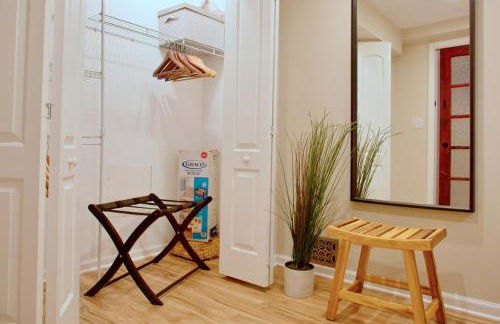 The Banksy-Free Parking -4 bedroom w King bed- Firepit Rooftop near United Center - Foto 47