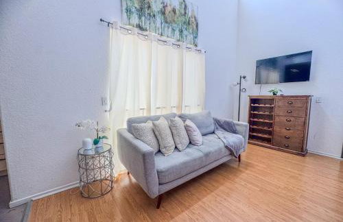 Charming 2nd Ave Lofts in Downtown San Diego with Parking - Foto 100