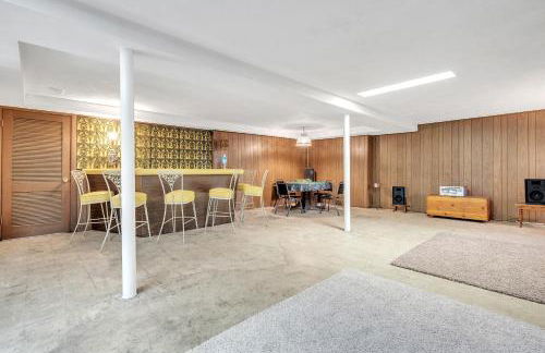 Spacious 2 bedroom home in Niles, Illinois with office, full kitchen and 2 baths - Foto 23