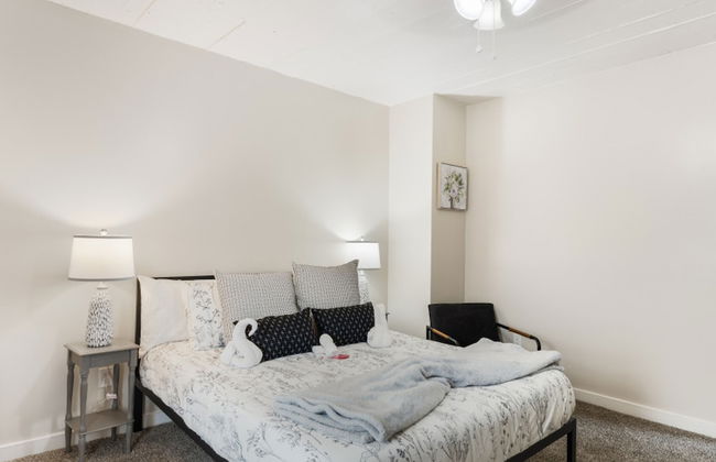 Stockyards- 4min Pet Friendly 3BR Luxe Gem - Foto 80