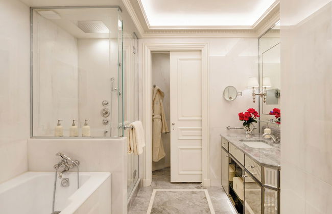 Four Seasons Hotel George V - Photo 64