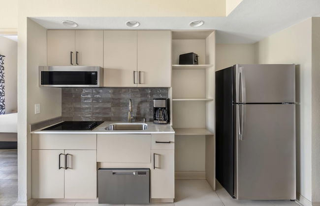 2BD resort condo with amenities and next to shopping right off the Las Vegas Strip - Photo 53