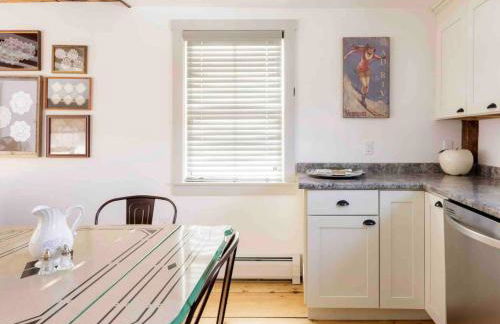 Entire Enchanting, Light-Filled 1830 Farmhouse - Foto 41