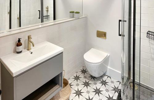 The Hermit Inn Hideout - Photo 11