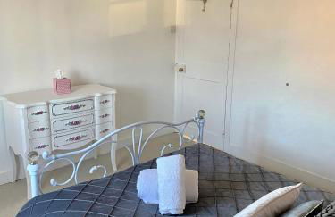 Grade II Listed Farmhouse, Pool, Hot Tub, Games Room, Celebration Hall, Car Park, 10ppl, 45 min from Central London - Foto 78