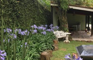 Lindo e aconchegante chalé com piscina, lareira e churrasqueira - Foto 35