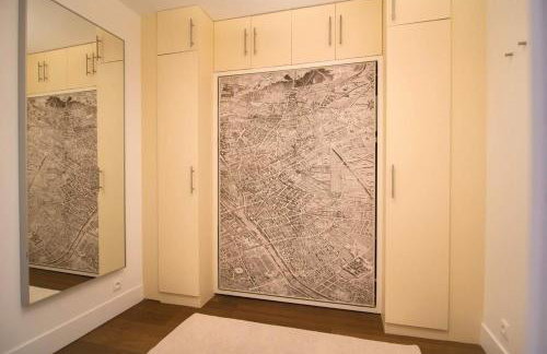 Two Bedroom Luxury Apartment - Balcony with View of Notre Dame - Photo 24