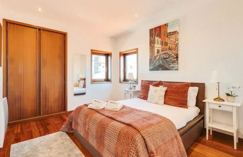 Beach Villa with Jacuzzi & Garage by HostWise - Foto 3