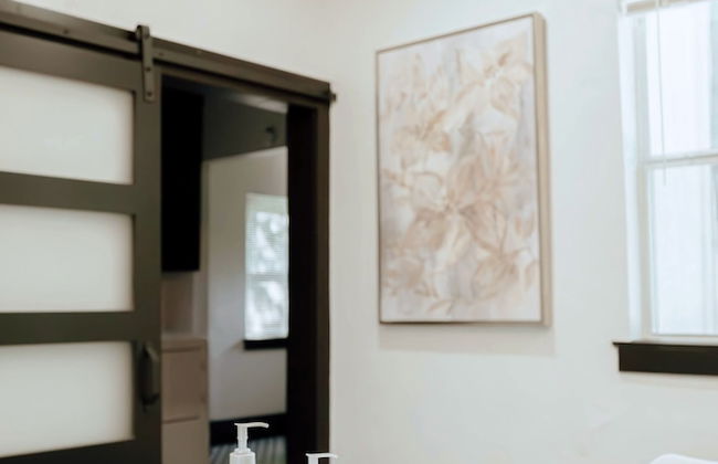 Cozy 6BR Home Near Plaza Dist -sleeps 15 - Photo 24