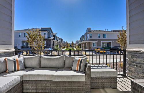 Near Hiking and Biking Trails Townhome with Patio - Foto 1