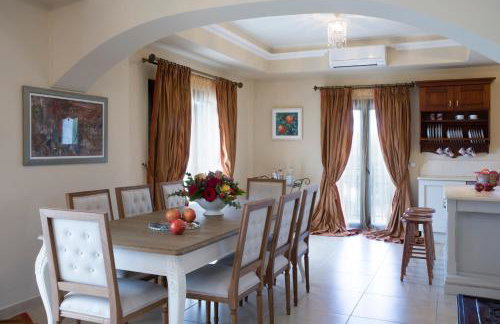 Avra Private Suites - Photo 63