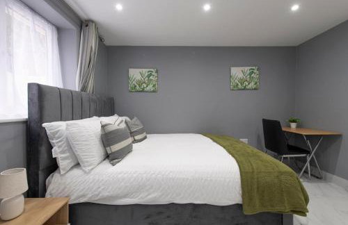 Bright 2-Bedroom Ensuite Apartment with Kitchen - Foto 1