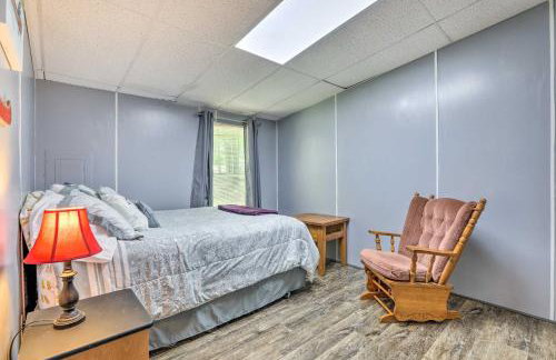 Waterfront Sparta Gem with Fire Pit and Kayak! - Foto 17