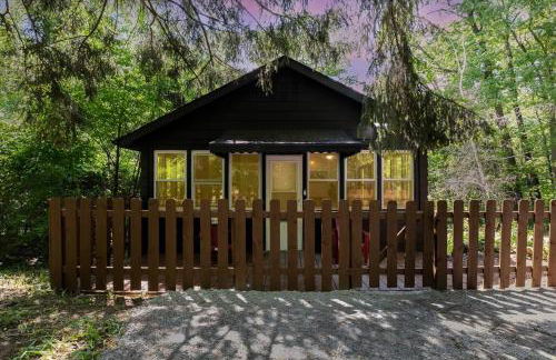 Black Cabin Getaway in Woods I Valpo - Foto 24