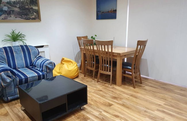 Lovely 5-bed House in Essex - Photo 8