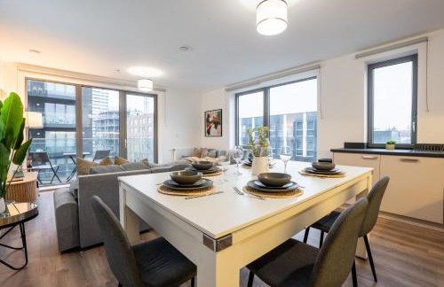 Central Wembley Stadium Luxe Stay with Pool Table - Foto 27