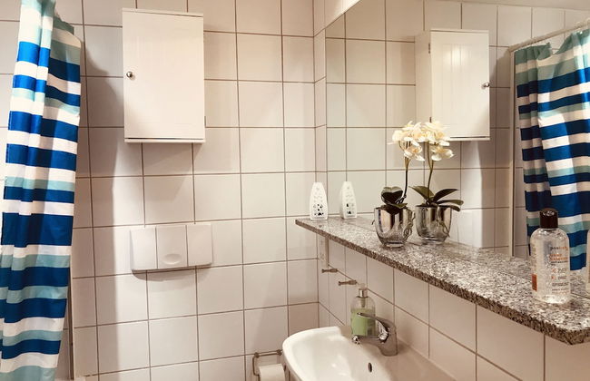 2 Bedroom Luxe Dockland Apartment with Parking - Foto 15