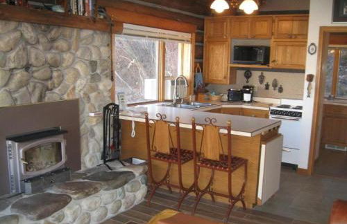 Rocky Mountains Nature Escape: Amazing Log Cabin with a Hot Tub in Darby, MT - Foto 7