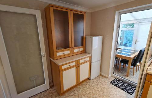 Timeless 2 Bedroom Townhouse Near The City Centre With Drive Parking - Photo 13