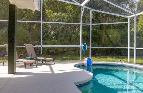 Modern Retreat Pool and Game Room - Foto 60