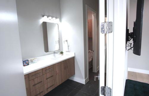 Spacious 4BR Home, 2 min to Market Center DART, Near Uptown, Medical District, Oak Lawn - Foto 8