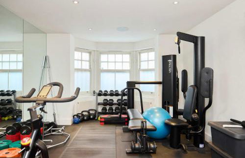 The Clapham Crib - Spacious 4BDR House with Patio - Photo 41