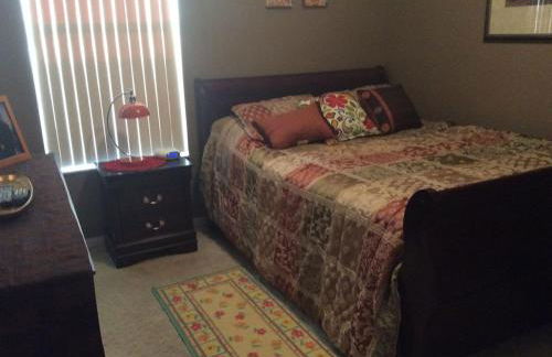 Beautiful furnished 3 BR home, pool, clubhouse access - if interested, please provide your name, contact info - Photo 25