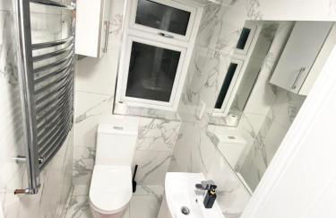 THE ROYAL BOUTIQUE REGENT LODGE by LONDON , SLEEP 8 - Foto 14