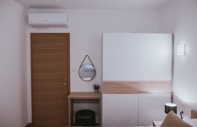 Poolside Hideout Apartments - Photo 4