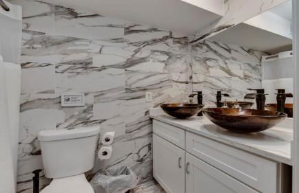 Stylish 3BR 3BA Colonial House by CozySuites - Foto 19