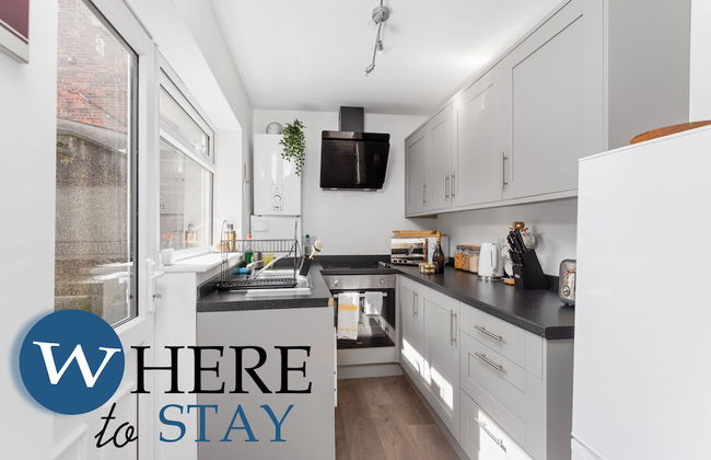 Elegant 4bed House-free Parking - Photo 23