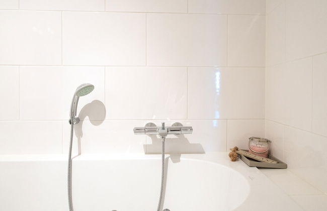 Appealing Apartment in Den Haag With Balcony, Terrace - Photo 51