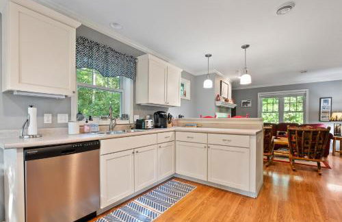 Blue Bear Cottage at Simple Life Rentals - Foto 13