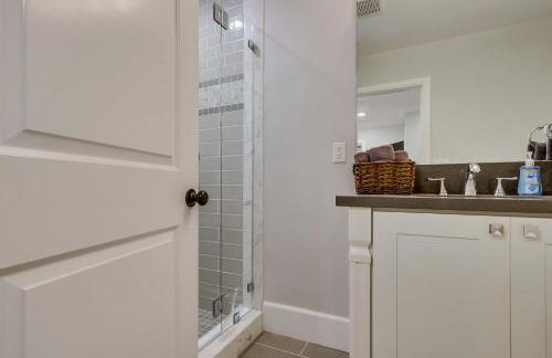 5 Bedroom plus loft room, 3 Bath home - Photo 8