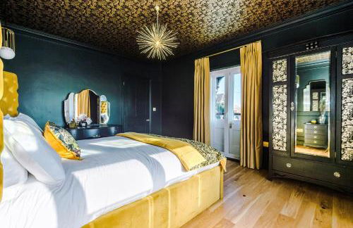 Unique 4 Bed Home in The Windsor Tapestries by Casa by Grace - Sleeps 7-9, Private Hot Tub Hire, Free Parking, Dog Friendly, Legoland, Windsor Castle - Foto 4