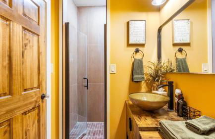 Stockyards 5 mins, New, Sleeps 8 Cedar House, TCU - Foto 29