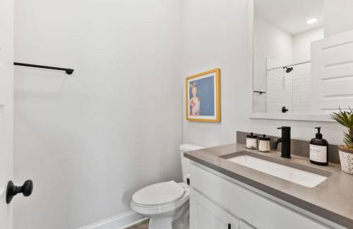 Upscale Townhome 3 miles to Downtown with 2 Car Garage - Foto 28